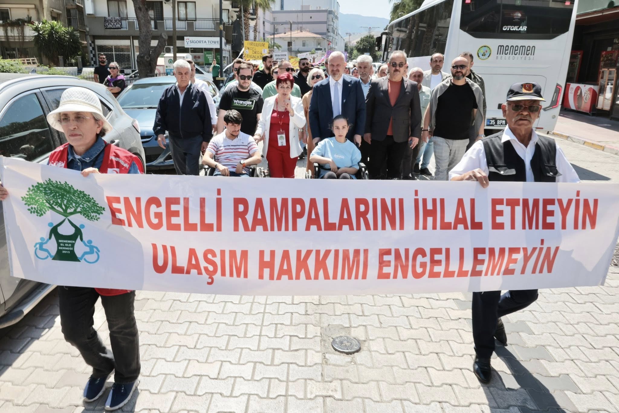 Menemen’de Engeller Sevgiyle Aşılıyor