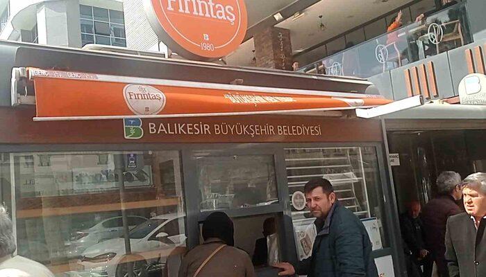 Edremit’te vatandaş Fırıntaş’ın 350 gramlık pidesine hücum etti