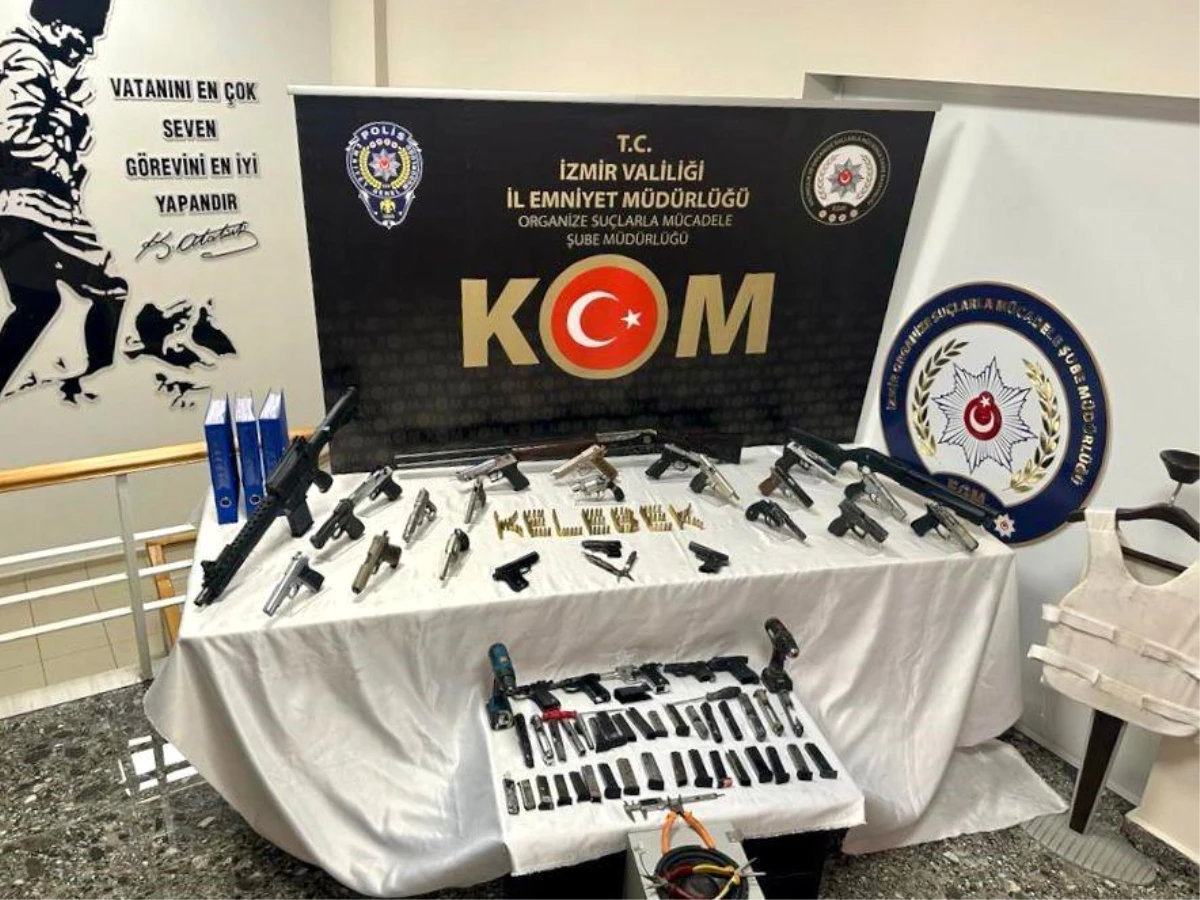 İzmir'de 'Kelebek Operasyonu'nda 17 şüpheli yakalandı