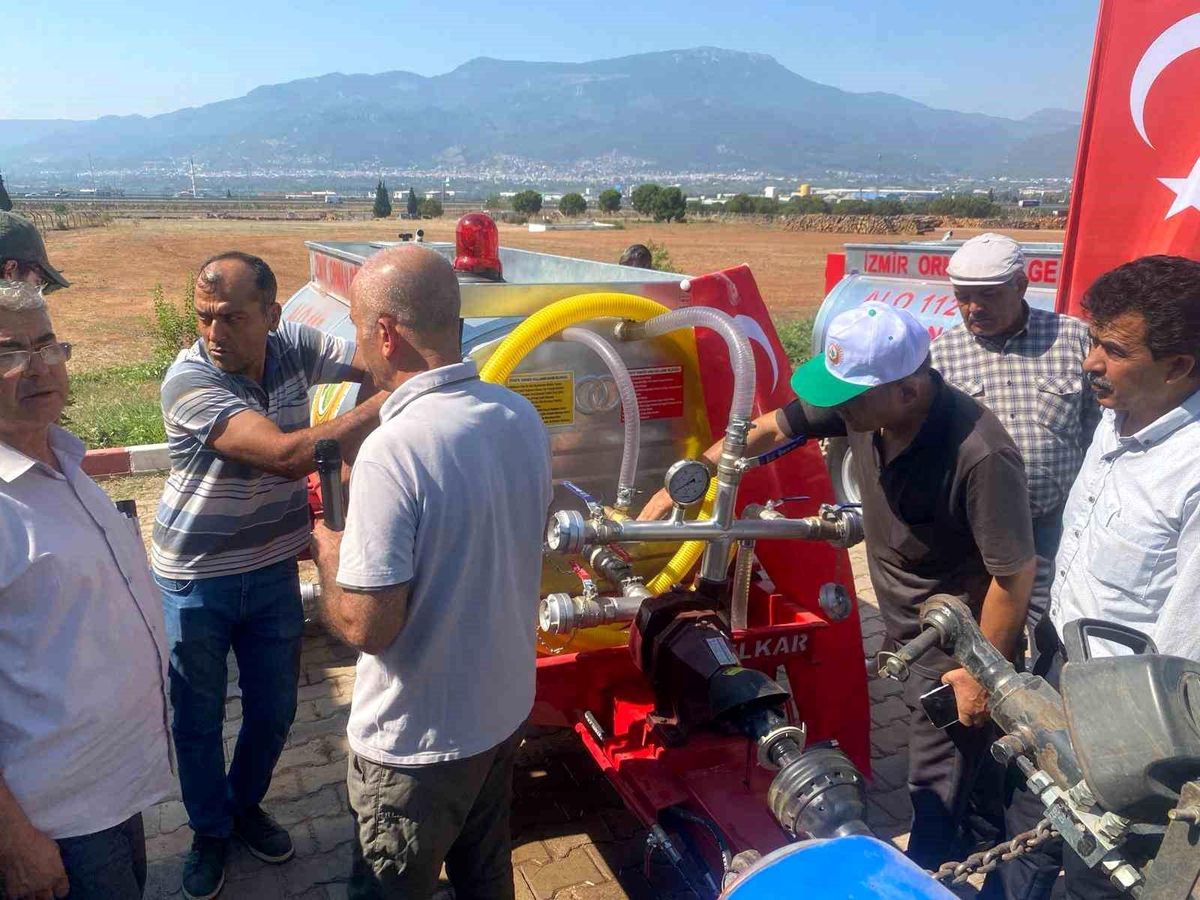 İzmir ve Manisalı Muhtarlara Yangın Söndürme Su Tankı Teslim Edildi